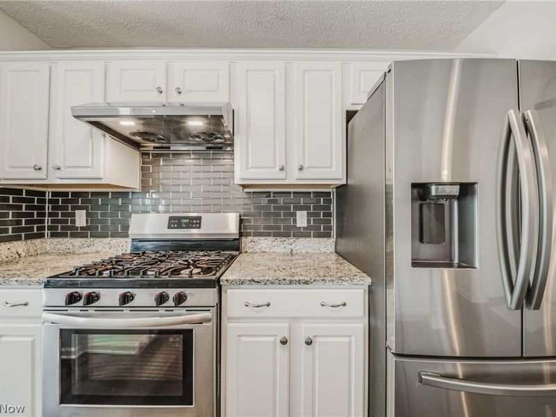 29080 Pembrooke Boulevard, Olmsted Township, OH 44138 Photo 18