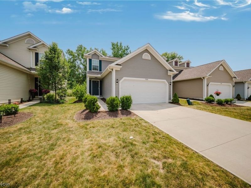 29080 Pembrooke Boulevard, Olmsted Township, OH 44138 Photo 2