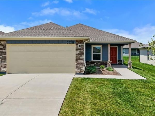 20270 W 195th Street, Spring Hill, KS 66083