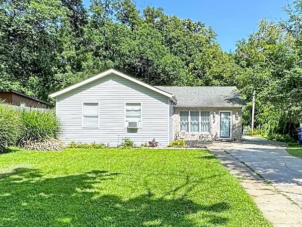 1216 54th Street Court , Moline, IL 61265