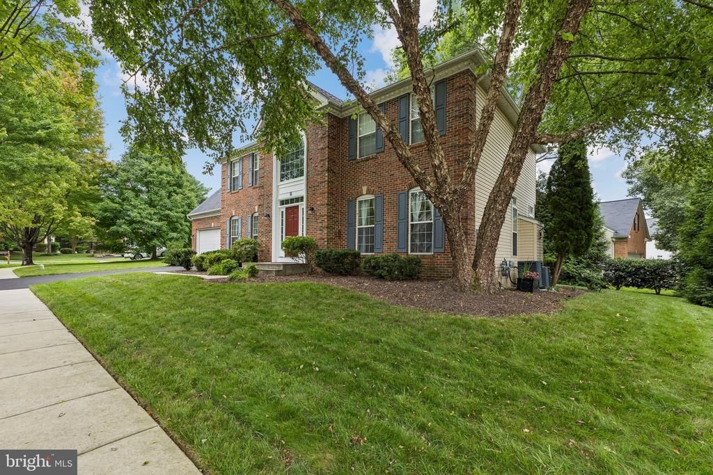 8 WINDING OAK COURT, OLNEY, MD 20832