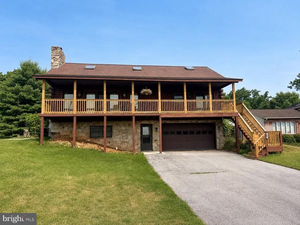 19 LAKE MEADE DRIVE, EAST BERLIN, PA 17316