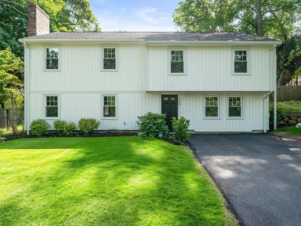 709 County Rd, Bourne, MA 02559