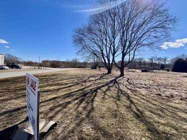 58 Main St, Lakeville, MA 02347