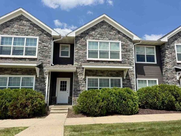 4926 Raleigh Ln, Iowa City, IA 52245
