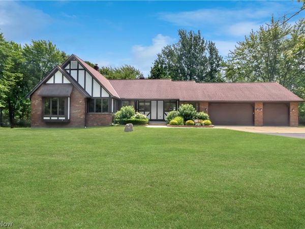 11785 Arbor Glen Drive, Chardon, OH 44024