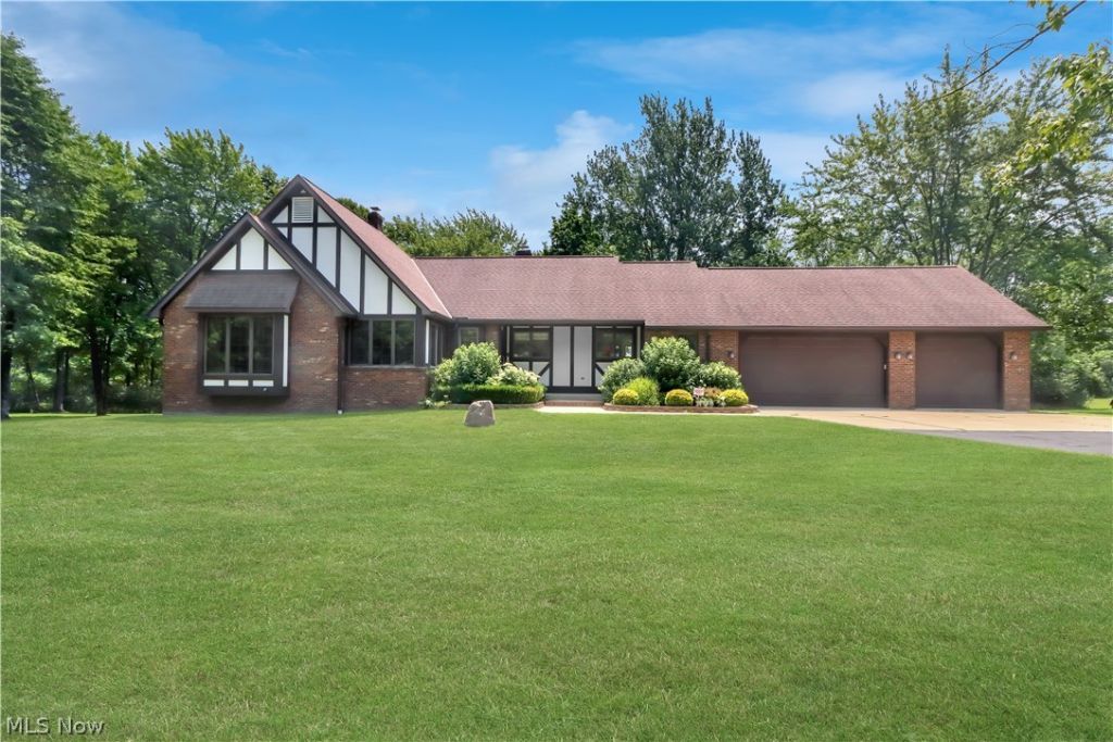 11785 Arbor Glen Drive, Chardon, OH 44024 Main Photo