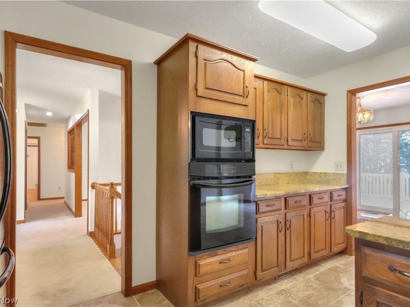 11785 Arbor Glen Drive, Chardon, OH 44024 Photo 6