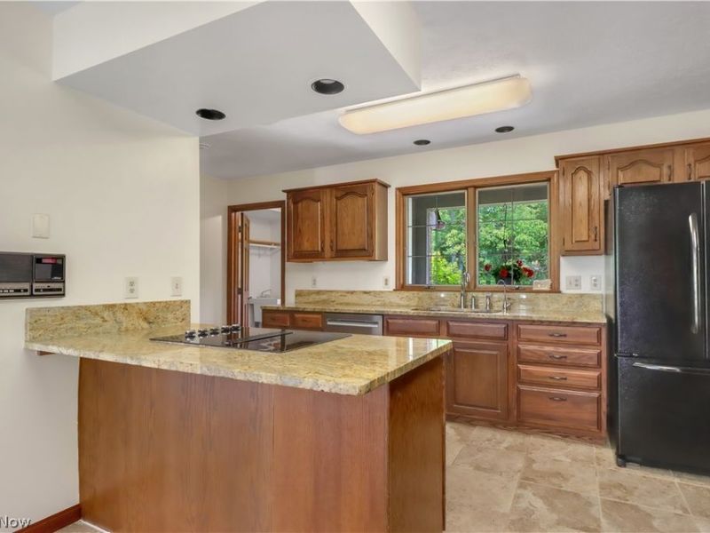 11785 Arbor Glen Drive, Chardon, OH 44024 Photo 7