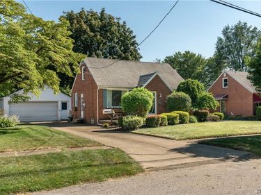31 Sunset Road, Buffalo, NY 14227