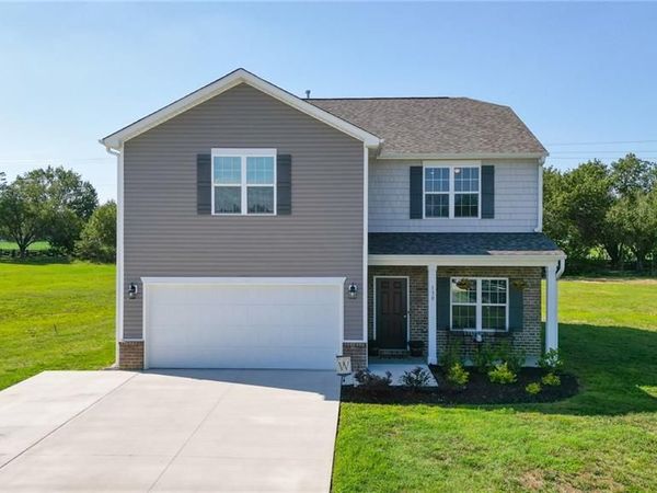 130 Altavista Drive , Clemmons, NC 27012