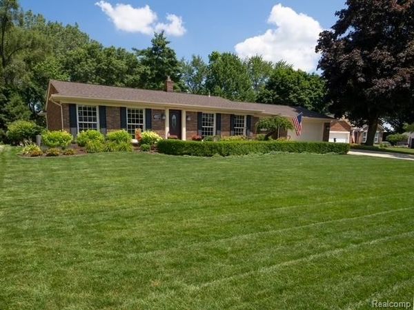 4923 Dusk Drive, Shelby Twp, MI 48316