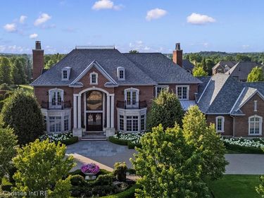 2902 Addison Circle S, Oakland Twp, MI 48306