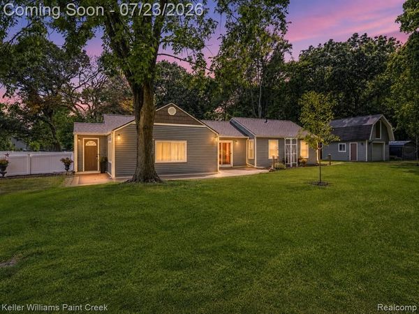 423 East Road, Holly Vlg, MI 48442