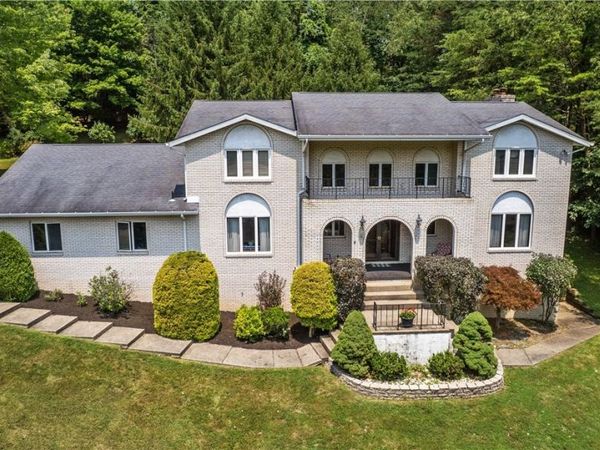 66 Laurelwood Place , Weirton, WV 26062