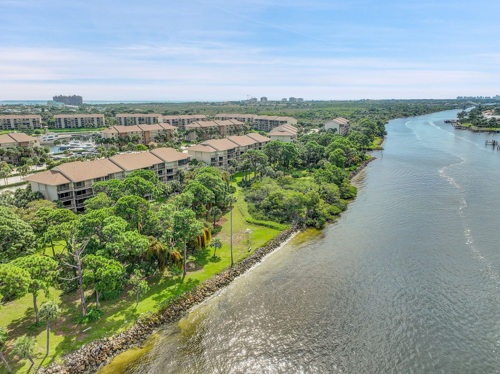 2001 Marina Isle Way, Unit 203, Jupiter, FL 33477 Photo