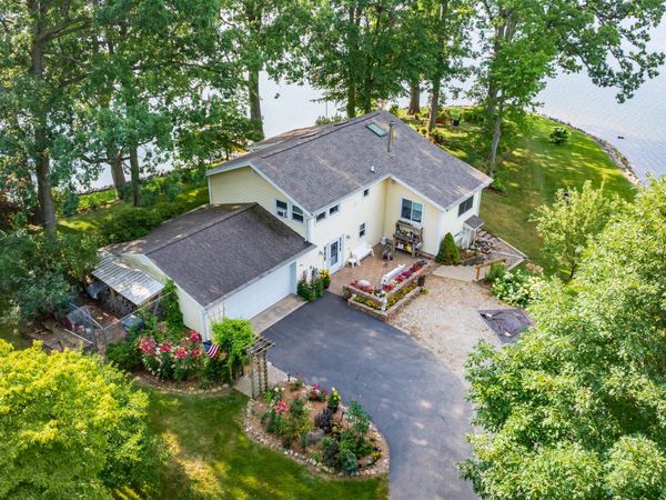 12101 Oakridge Road, Plainwell, MI 49080