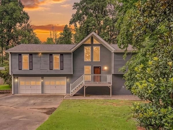 1046 Washington Avenue , Woodstock, GA 30188