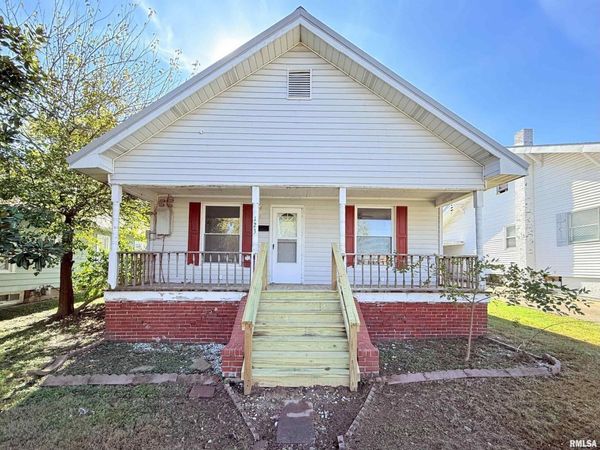123 W COLLEGE Street , Harrisburg, IL 62946