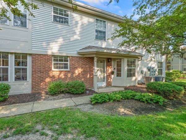 2147 Stirling Court , Hanover Park, IL 60133