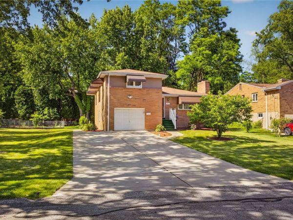 201 Santa Fe Dr , Bethel Park, PA 15102