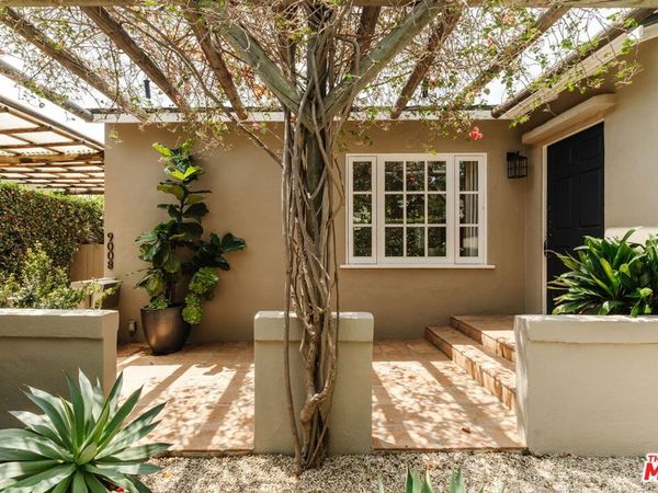 9008 Elevado Street , West Hollywood, CA 90069