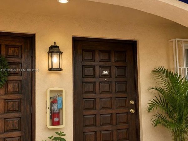 2220 W 74th St , Unit 201-16, Hialeah, FL 33016
