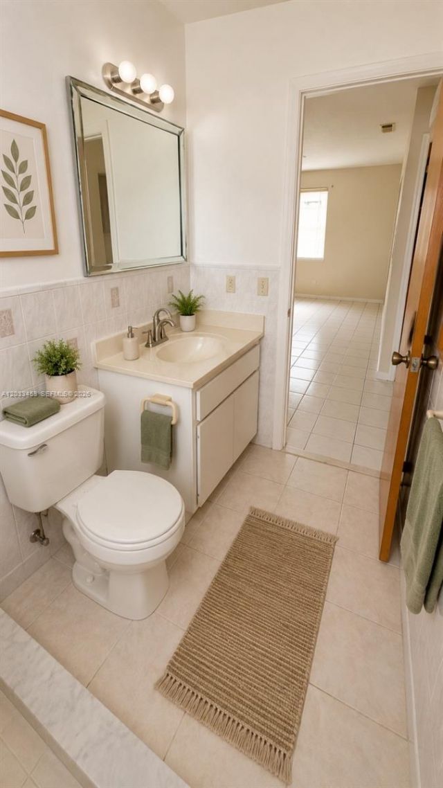 2220 W 74th St , Unit 201-16, Hialeah, FL 33016 Photo