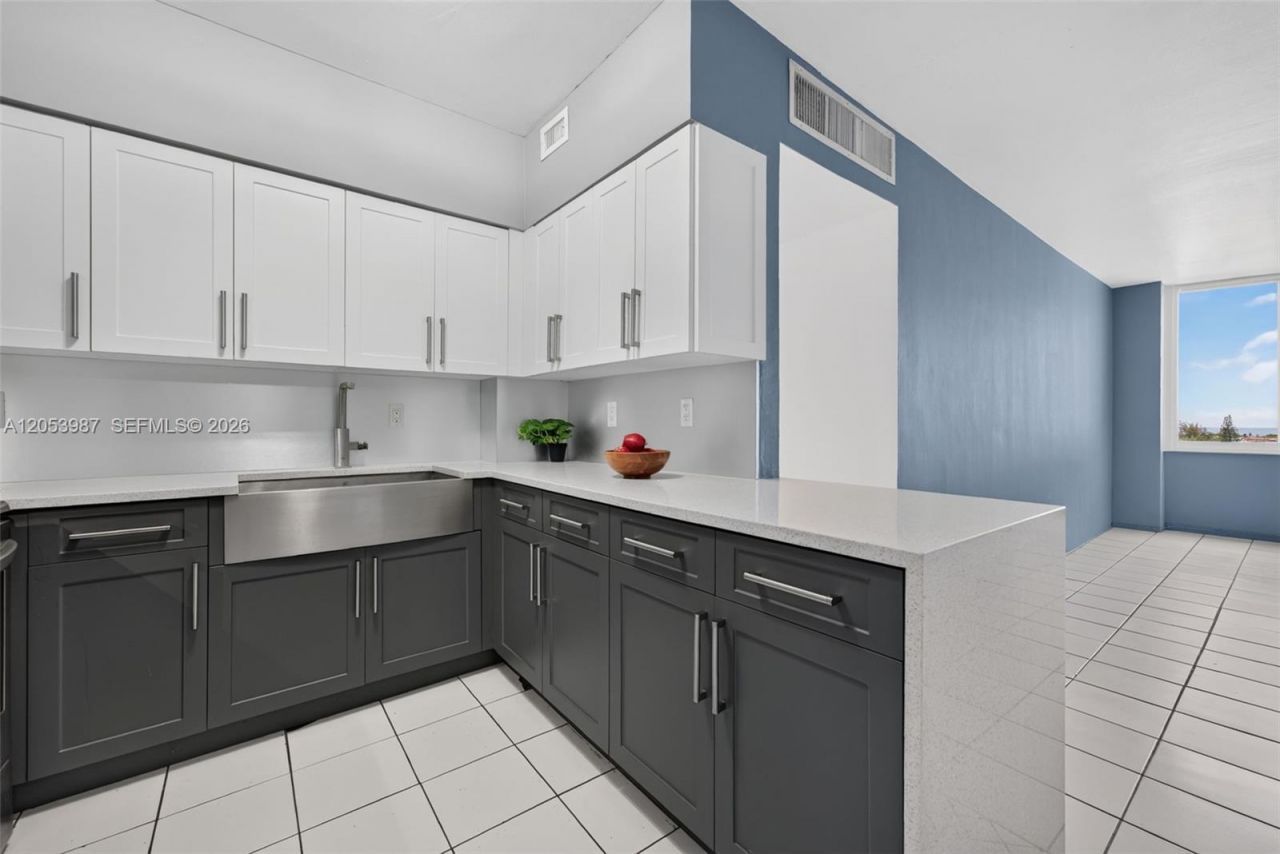 7441 Wayne Ave , Unit 8G, Miami Beach, FL 33141 Photo