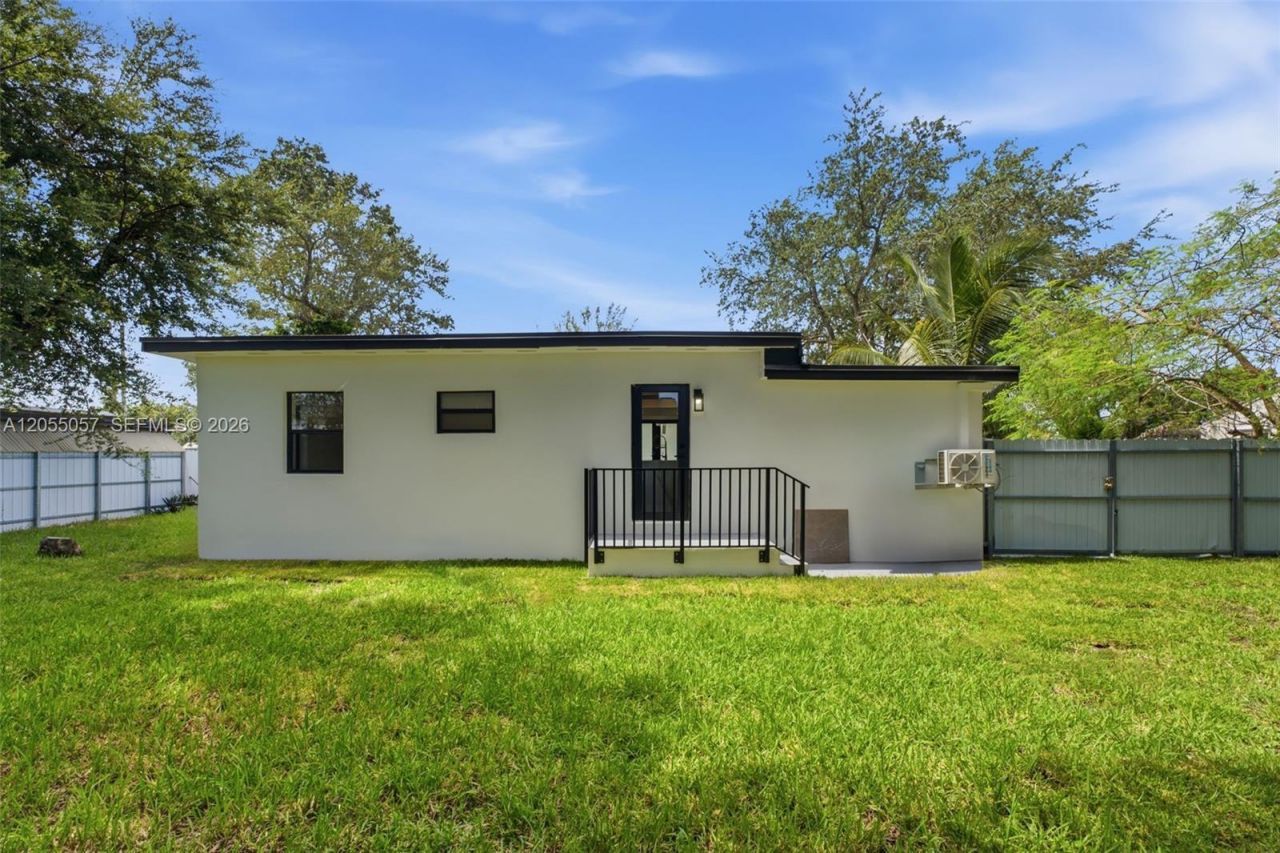 2315 NW 97th St , Miami, FL 33147 Photo