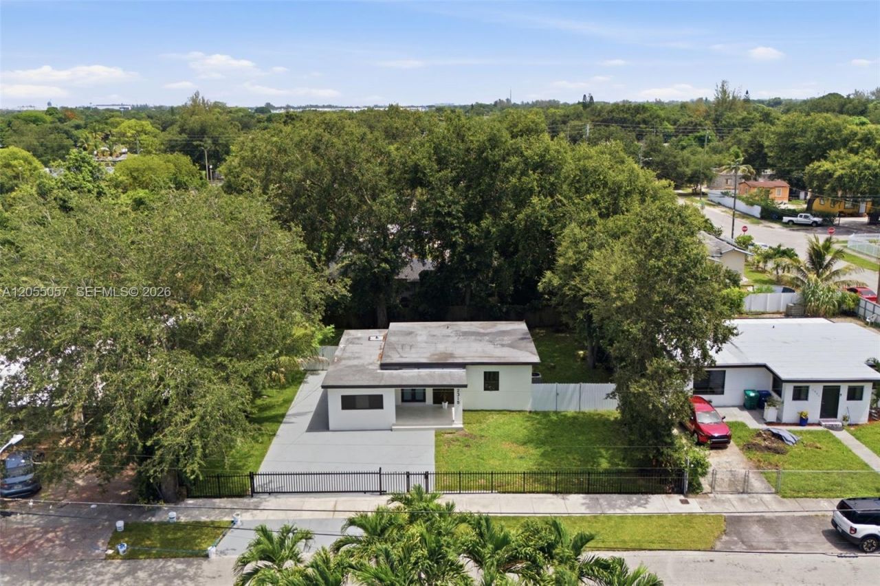 2315 NW 97th St , Miami, FL 33147 Photo