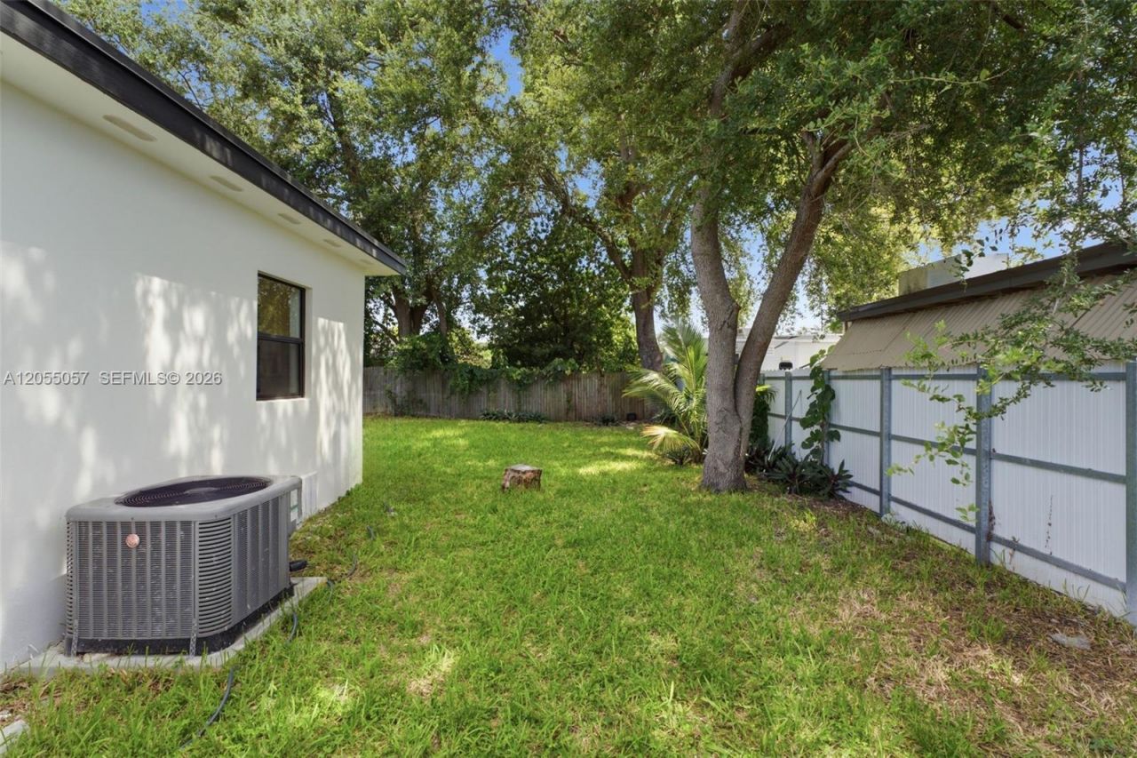 2315 NW 97th St , Miami, FL 33147 Photo