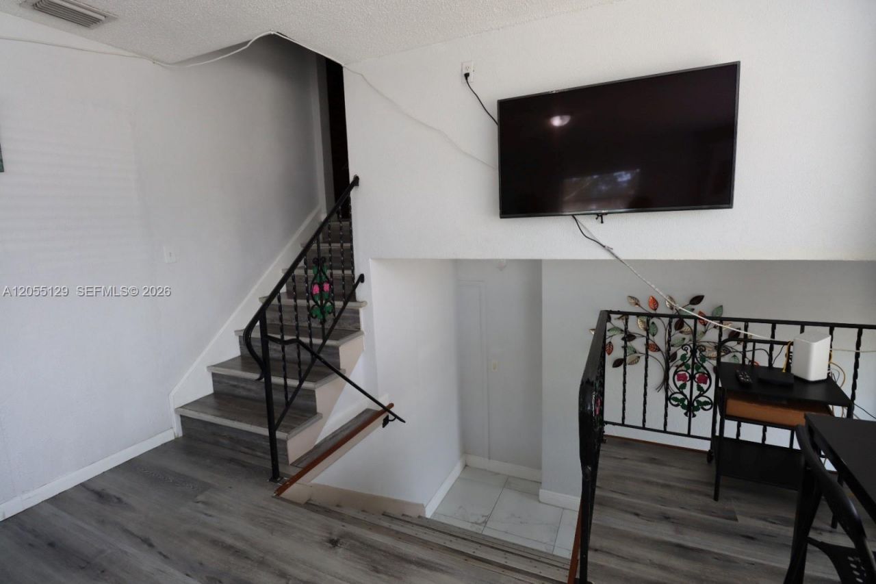141 Mcarthur Pkwy, Unit A, Pembroke Pines, FL 33024 Photo