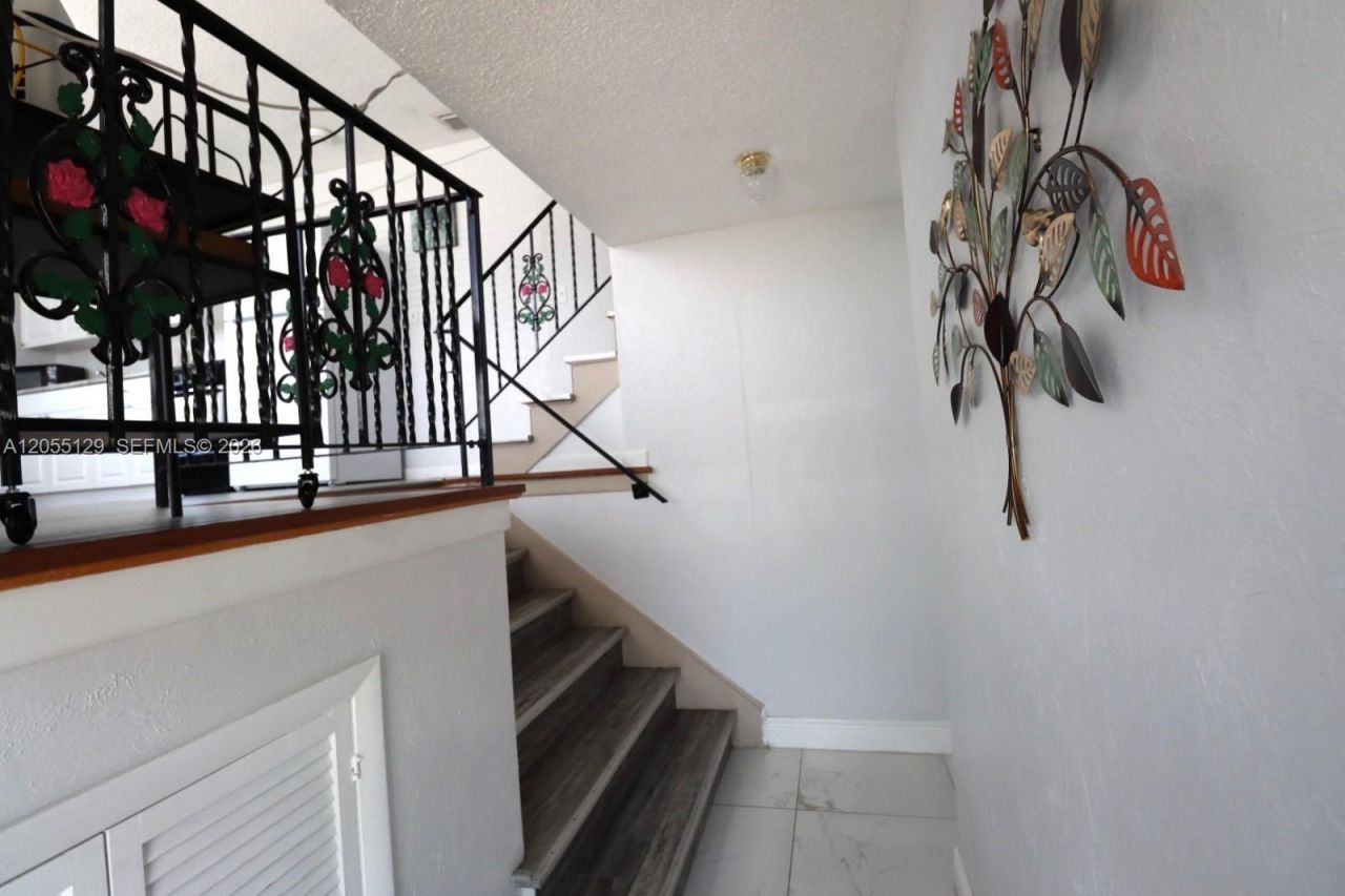 141 Mcarthur Pkwy, Unit A, Pembroke Pines, FL 33024 Photo
