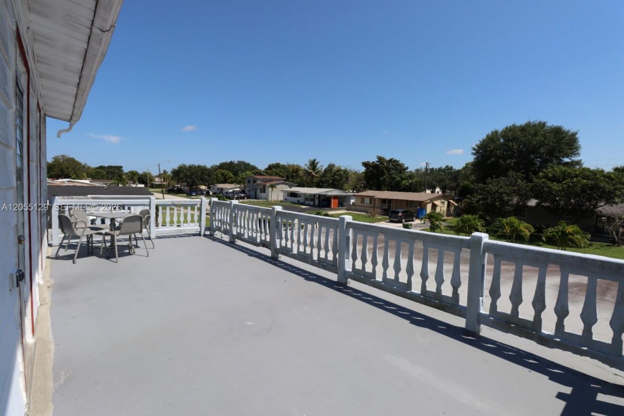 141 Mcarthur Pkwy, Unit A, Pembroke Pines, FL 33024 Photo