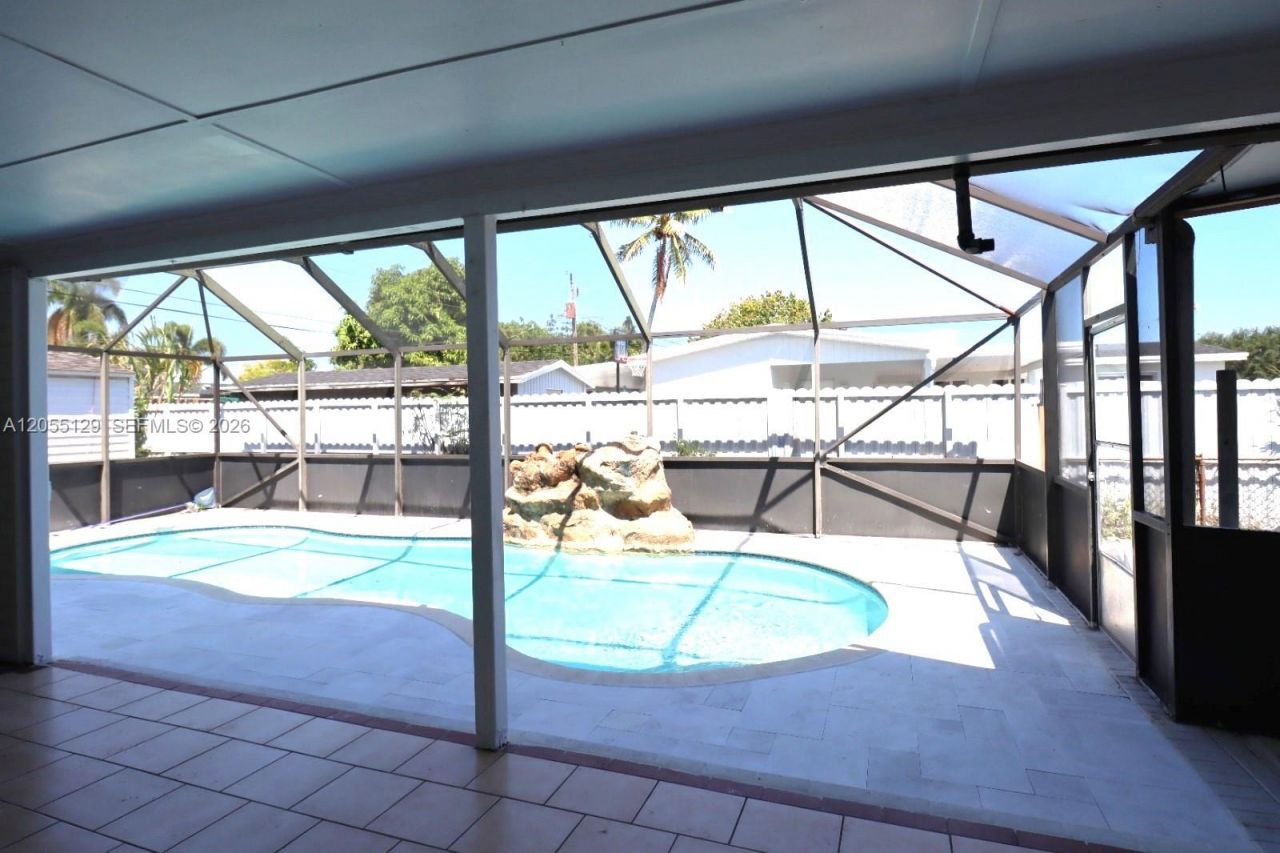141 Mcarthur Pkwy, Unit A, Pembroke Pines, FL 33024 Photo