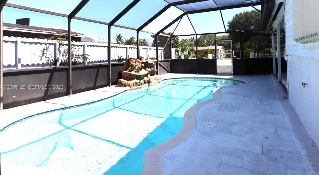 141 Mcarthur Pkwy, Unit A, Pembroke Pines, FL 33024 Photo