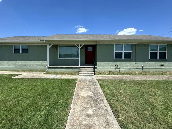 321 E Lake Street, Krum, TX 76249