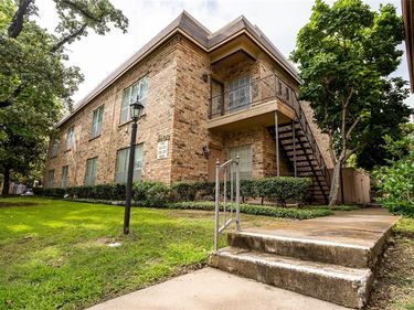 4403 Bellaire Drive S, Unit 222S, Fort Worth, TX 76109