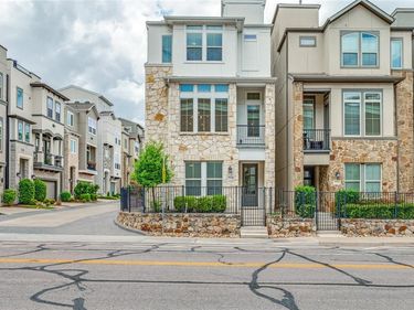 710 High Garden Place , Dallas, TX 75208