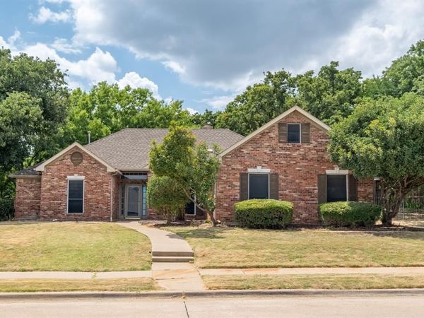 1502 Mission Hills Lane , Corinth, TX 76210