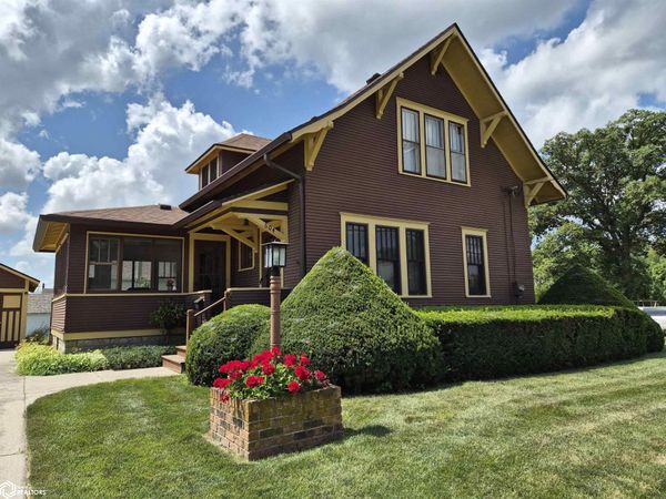 604 8Th Avenue, Grinnell, IA 50112