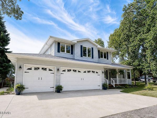 320 PETERSON Drive , Devils Lake, ND 58301