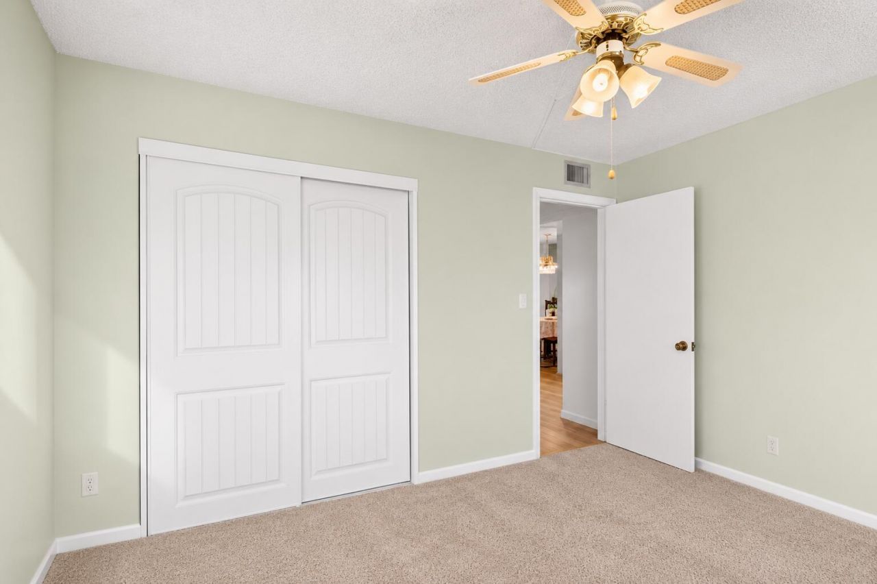 3186 Via Poinciana, Unit 114, Lake Worth, FL 33467 Photo