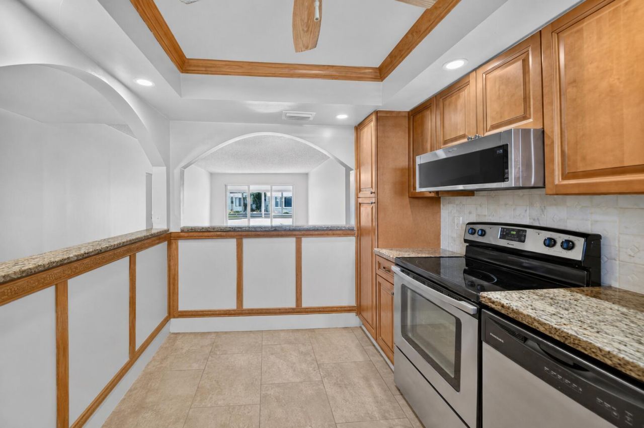 3186 Via Poinciana, Unit 114, Lake Worth, FL 33467 Photo