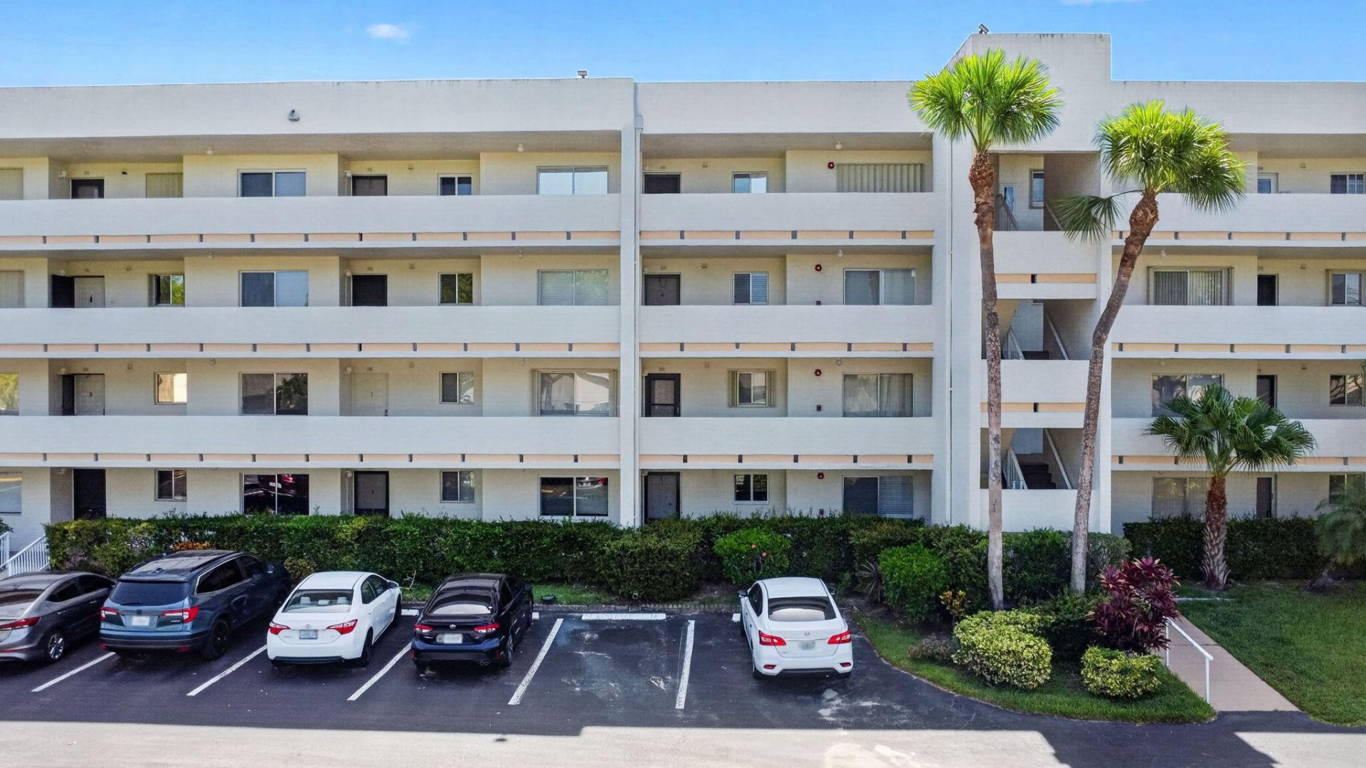 3186 Via Poinciana, Unit 114, Lake Worth, FL 33467 Photo