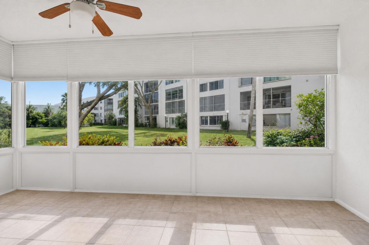 3186 Via Poinciana, Unit 114, Lake Worth, FL 33467 Photo