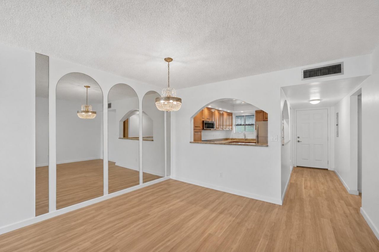 3186 Via Poinciana, Unit 114, Lake Worth, FL 33467 Photo