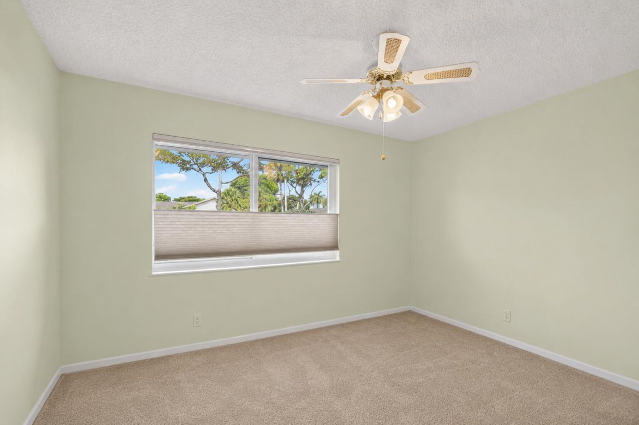 3186 Via Poinciana, Unit 114, Lake Worth, FL 33467 Photo
