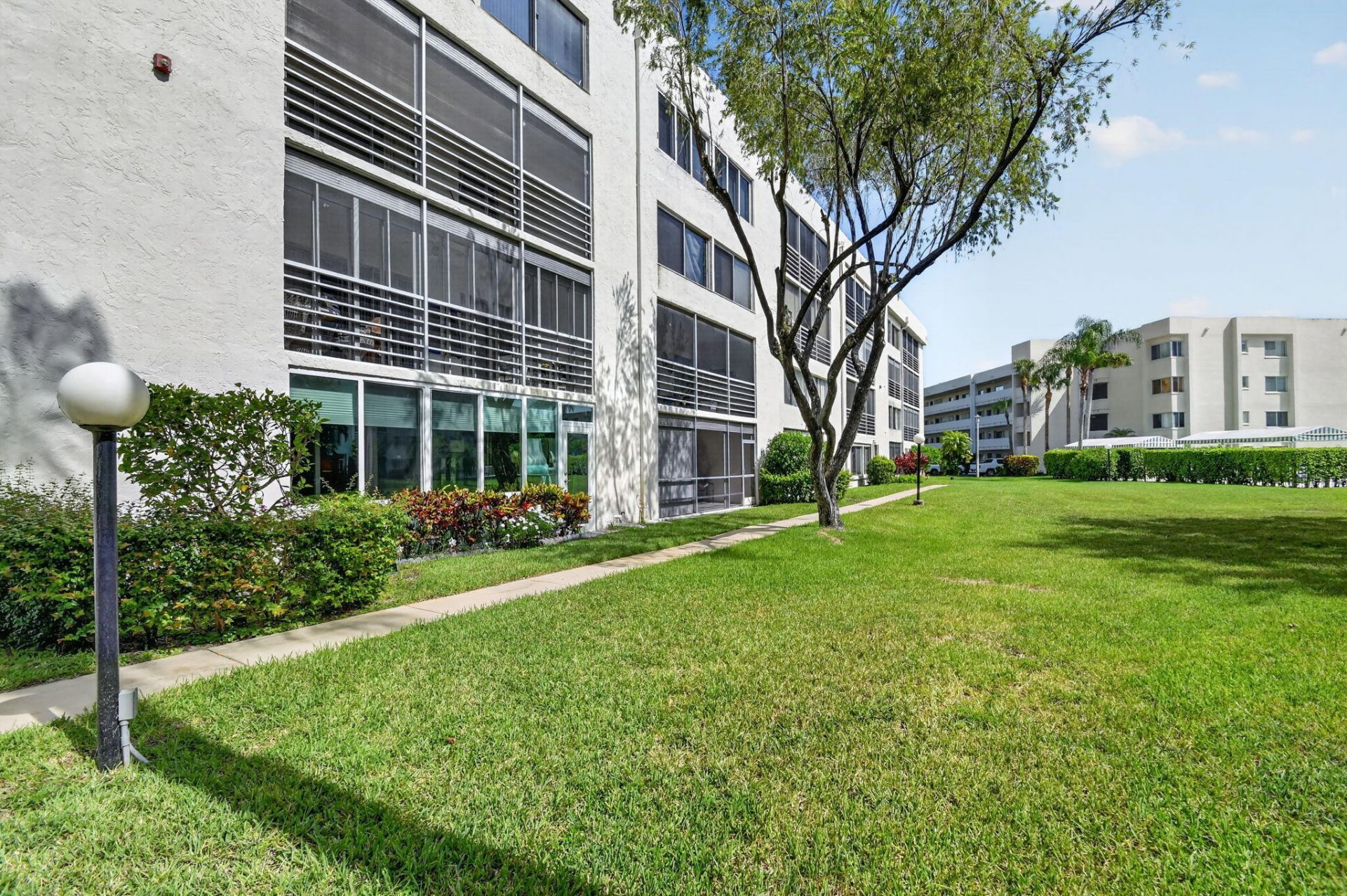 3186 Via Poinciana, Unit 114, Lake Worth, FL 33467 Photo